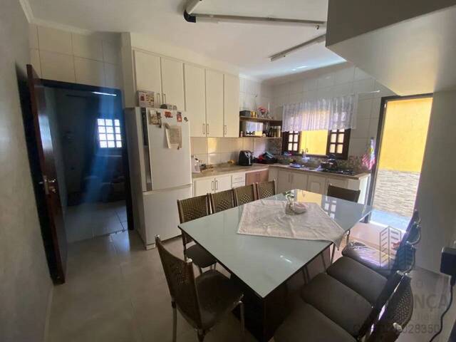 Casa para Venda em São José dos Campos - 4